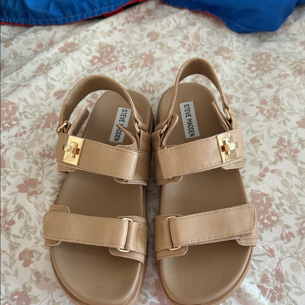 Steve Madden Beige Kids Sandals with Gold Buckles